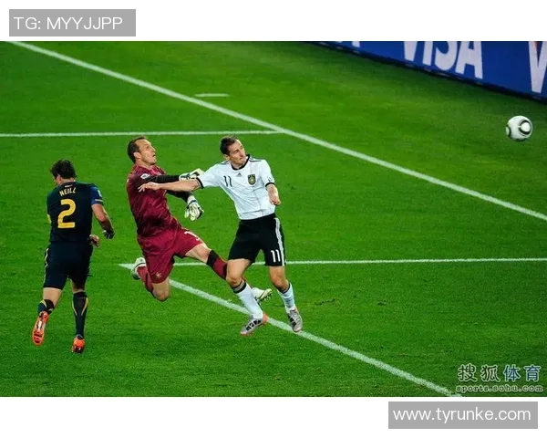 足球明星德伊夫的传奇之路与辉煌成就全景回顾